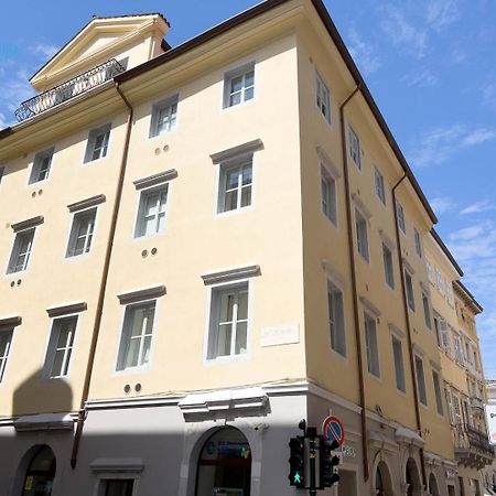 Cavana 10 Tirabora Short Rent Triest Exterior foto